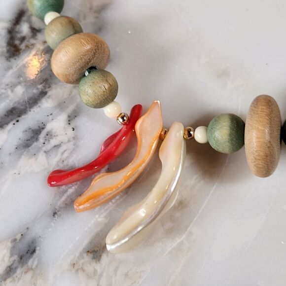 Vintage Shell & Wooden Necklace & Earring Set - Picture 8 of 9